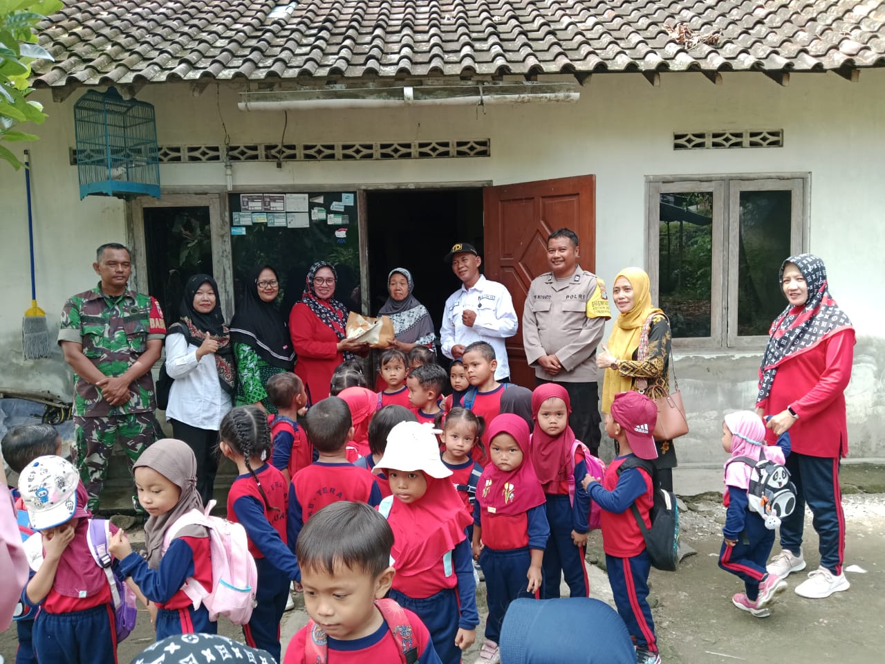 BAKTI SOSIAL KB TERATAI KLAKAH