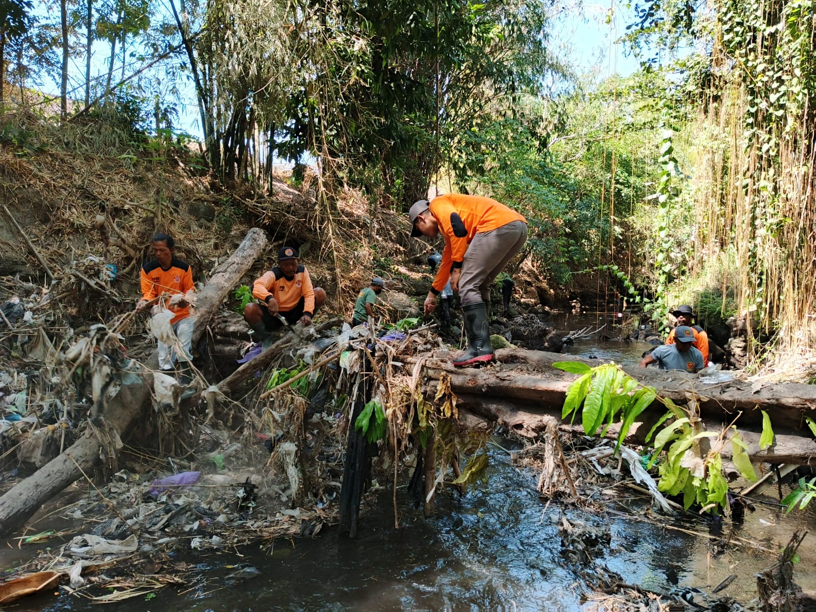 Bersih Sungai Kali Kuning